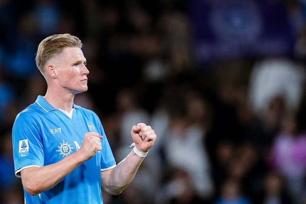 SSC Napoli v Como 1907 - Serie A Enilive Scott McTominay of SSC Napoli celebrates the victory at the end of the serie Serie A Enilive match between SSC Napoli and Como 1907 at Stadio Diego Armando Maradona on October 4, 2024 in Naples, Italy Naples Stadio Diego Armando Maradona Naples Italy Copyright: xGiuseppexMaffiax SerieA_Napoli-Como_041024_BRU0908B