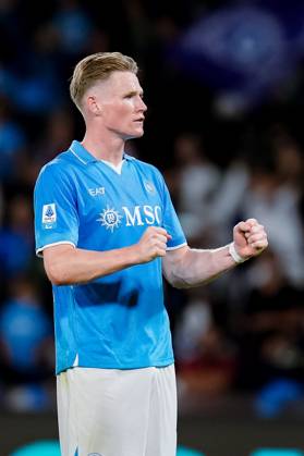 SSC Napoli v Como 1907 - Serie A Enilive Scott McTominay of SSC Napoli celebrates the victory at the end of the serie Serie A Enilive match between SSC Napoli and Como 1907 at Stadio Diego Armando Maradona on October 4, 2024 in Naples, Italy Naples Stadio Diego Armando Maradona Naples Italy Copyright: xGiuseppexMaffiax SerieA_Napoli-Como_041024_BRU0922B