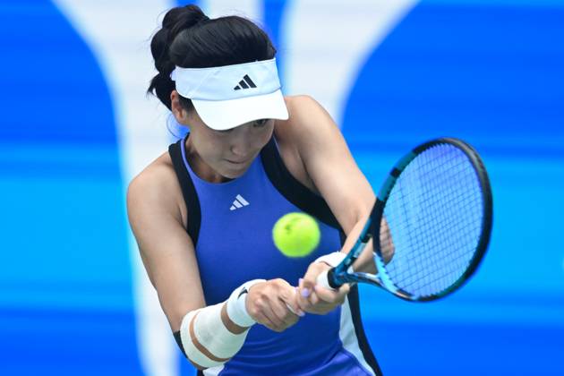 (241011) -- WUHAN, Oct. 11, 2024 -- Wang Xinyu hits a return during the women s singles quarterfinal between Wang Xinyu of China and Ekaterina Alexandrova of Russia at the 2024 Wuhan Open tennis tournament in Wuhan, capital of central China s Hubei Province, Oct. 11, 2024. ) (SP)CHINA-WUHAN-TENNIS-WUHAN OPEN-WOMEN S SINGLES (CN) DuxZixuan
