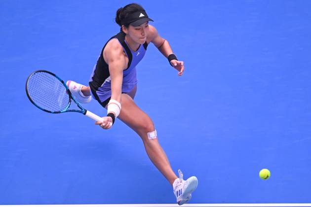 (241011) -- WUHAN, Oct. 11, 2024 -- Wang Xinyu hits a return during the women s singles quarterfinal between Wang Xinyu of China and Ekaterina Alexandrova of Russia at the 2024 Wuhan Open tennis tournament in Wuhan, capital of central China s Hubei Province, Oct. 11, 2024. ) (SP)CHINA-WUHAN-TENNIS-WUHAN OPEN-WOMEN S SINGLES (CN) DuxZixuan