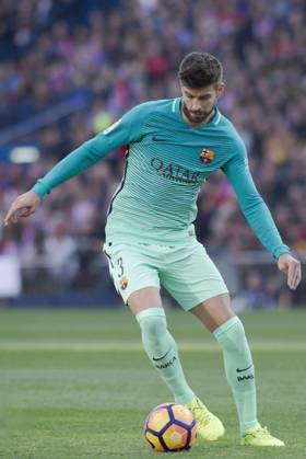 Atlà tico de Madrid v Barcelona - La Liga MADRID, SPAIN - FEBRUARY 26:Gerad Pique of FC Barcelona, Barca in action during the Spanish League 2016 17 match between Atletico de Madrid and Barcelona, at Vicente Calderon Stadium in Madrid on February 26, 2017. (Photo by Guillermo Martinez) Madrid Vicente Calderon Stadium Spain Copyright: xGuillermoxMartinezx