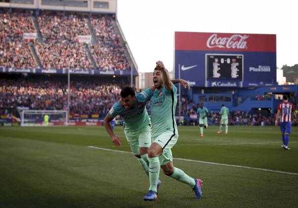 Atlà tico de Madrid v Barcelona - La Liga MADRID, SPAIN - FEBRUARY 26:Luis Suarez of FC Barcelona, Barca and Raphina of Barcelona celebrates a goal during the Spanish League 2016 17 match between Atletico de Madrid and Barcelona, at Vicente Calderon Stadium in Madrid on February 26, 2017. (Photo by Guillermo Martinez) Madrid Vicente Calderon Stadium Spain Copyright: xGuillermoxMartinezx