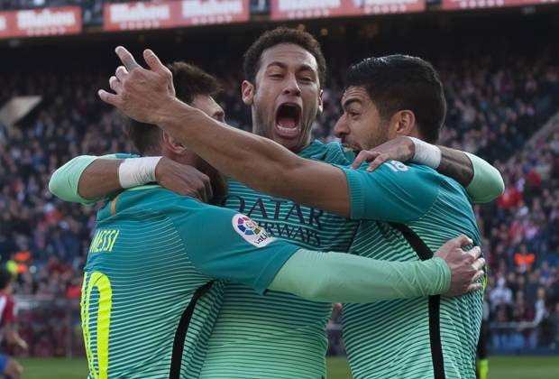 Atlà tico de Madrid v Barcelona - La Liga MADRID, SPAIN - FEBRUARY 26:Lionel Messi, Neymar Jr and Luis Suarez of FC Barcelona, Barca celebrates a goal during the Spanish League 2016 17 match between Atletico de Madrid and Barcelona, at Vicente Calderon Stadium in Madrid on February 26, 2017. (Photo by Guillermo Martinez) Madrid Vicente Calderon Stadium Spain Copyright: xGuillermoxMartinezx