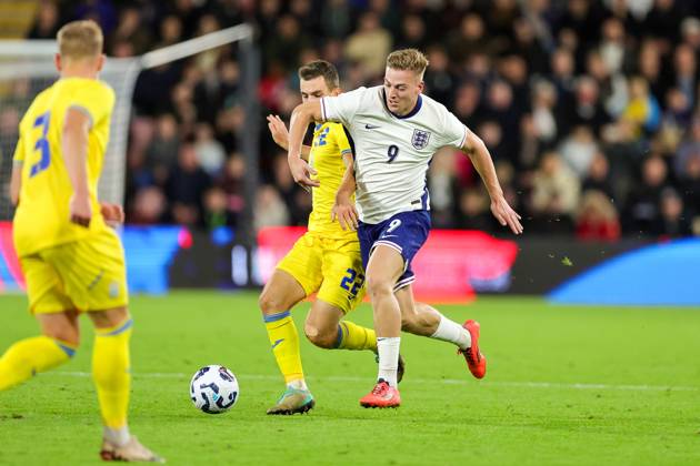 U21, U 21 England v Ukraine U21 UEFA EUROPEAN CHAMPIONSHIPS 11 10 2024. Group F Liam Delap of England tussles with Maksym Melnychenko during the U21 UEFA EUROPEAN CHAMPIONSHIPS match between U21 England and U21 Ukraine at the Vitality Stadium, Bournemouth, England on 11 October 2024. Editorial use only , Copyright: xNigelxKeenex PSI-20578-0025