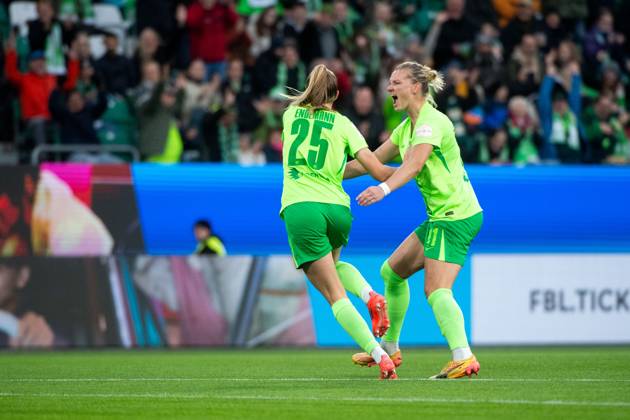 Vivien Endemann VfL Wolfsburg, 25 , Alexandra Popp VfL Wolfsburg, 11 celebrating the goal for 1 0, GER, VfL Wolfsburg vs FC Bayern Muenchen, Football Google Pixel Womens Bundesliga, Matchday 6, Season 2024 2025, 12 10 2024 DFB regulations prohibit any use of photographs as image sequences and or quasi video GER, VfL Wolfsburg vs FC Bayern Muenchen, Football Google Pixel Womens Bundesliga, Matchday 6, Season 2024 2025, 12 10 2024 Wolfsburg Copyright: xEibner-Pressefoto Memmlerx EP_MMR