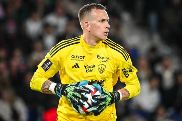 September 14, 2024, Paris, France, France: Marco BIZOT of Brest during the Ligue 1 match between Paris Saint-Germain (PSG) and Stade Brestois (Brest) at Parc des Princes Stadium on September 14, 2024 in Paris, France. Paris France - ZUMAm308 20240914_zsp_m308_082 Copyright: xMatthieuxMirvillex