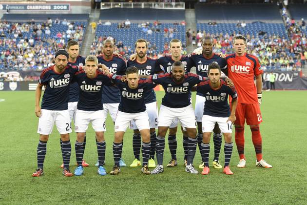 MLS, Fussball Herren, USA 2014: Crew vs Revolution JUL 26 July 26, 2014 - Foxborough, Massachusetts, USA - July 26, 2014 - Foxborough, Massachusetts, U.S. - New England Revolution pose for a team photo before the MLS game between the Columbus Crew and the New England Revolution held at Gillette Stadium in Foxborough Massachusetts. Eric Canha CSM Foxborough Massachusetts USA EDITORIAL USE ONLY Copyright: xx ZUMA-20140726_zaf_c04_207.jpg EricxCanhax csmphoto931108