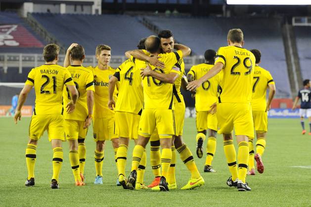 MLS, Fussball Herren, USA 2014: Crew vs Revolution JUL 26 July 26, 2014 - Foxborough, Massachusetts, USA - July 26, 2014 - Foxborough, Massachusetts, U.S. - Columbus Crew forward Federico Higuain (10) gets a hug from Columbus Crew defender Giancarlo Gonzalez (5) after he scored in the first period during the MLS game between the Columbus Crew and the New England Revolution held at Gillette Stadium in Foxborough Massachusetts. Eric Canha CSM Foxborough Massachusetts USA EDITORIAL USE ONLY Copyright: xx ZUMA-20140726_zaf_c04_223.jpg EricxCanhax csmphoto931124