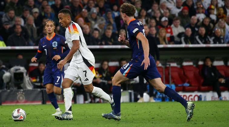 BAU 14 10 2024 Munich International soccer match Germany vs. Netherlands, f l Xavi Simons NED , Jamie Leweling GER , Mats Wieffer NED