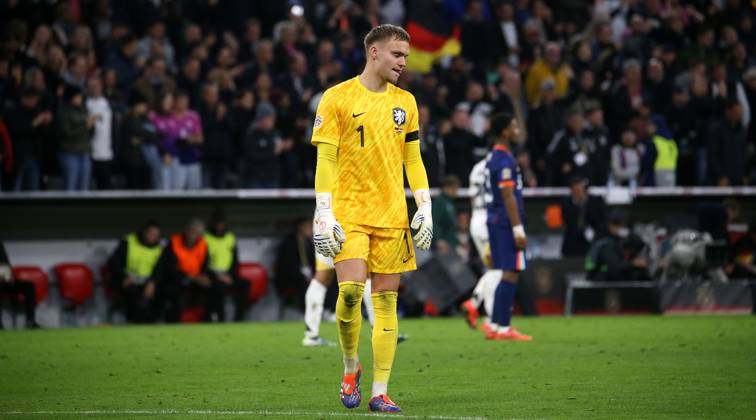 BAU 14 10 2024 Munich International soccer match Germany vs. Netherlands, Bart Verbruggen NED disappointed