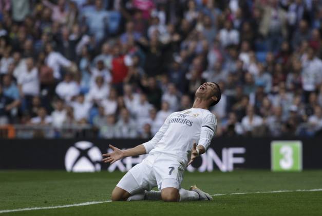 REAL MADRID vs Levante SPAIN, Madrid:Real Madrid s Portuguese forward Cristiano Ronaldo laments a missed opportunity during the Spanish League 2015 16 match between Real Madrid and UD Levante, at Santiago Bernabeu Stadium in Madrid on October 18, 2015. (Photo by Guillermo Martinez ) Madrid Santiago Bernabà u Stadium Spain Copyright: xGuillermoxMartinezx