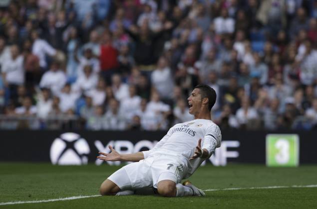 REAL MADRID vs Levante SPAIN, Madrid:Real Madrid s Portuguese forward Cristiano Ronaldo during the Spanish League 2015 16 match between Real Madrid and UD Levante, at Santiago Bernabeu Stadium in Madrid on October 18, 2015. (Photo by Guillermo Martinez ) Madrid Santiago Bernabà u Stadium Spain Copyright: xGuillermoxMartinezx