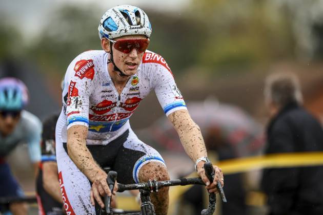 Belgian Michael Vanthourenhout pictured in action during the men s elite race of the Kermiscross cyclocross cycling event in Ardooie, Thursday 17 October 2024. DAVIDxPINTENS  x102798397x