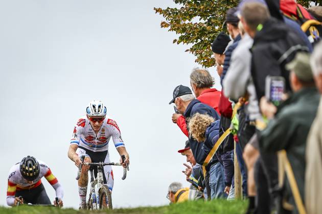 Belgian Michael Vanthourenhout pictured in action during the men s elite race of the Kermiscross cyclocross cycling event in Ardooie, Thursday 17 October 2024. DAVIDxPINTENS  x102798398x