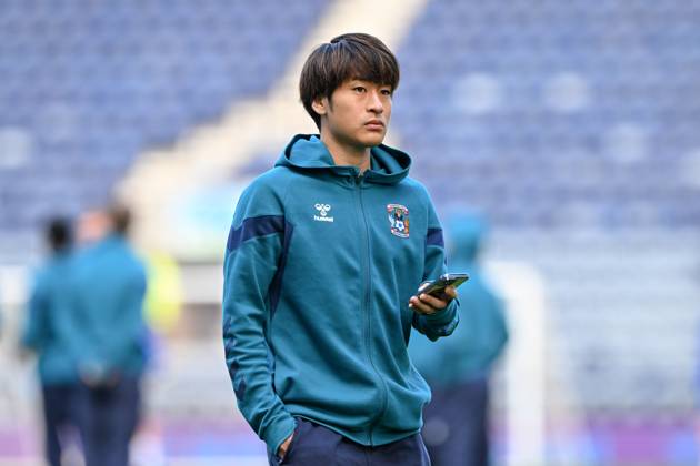 Sky Bet Championship Preston North End v Coventry City Tatsuhiro Sakamoto of Coventry City inspects the pitch ahead of the Sky Bet Championship match Preston North End vs Coventry City at Deepdale, Preston, United Kingdom, 19th October 2024 (Photo by Cody Froggatt News Images) Preston Deepdale Lancashire United Kingdom Copyright: xCodyxFroggatt NewsxImagesx