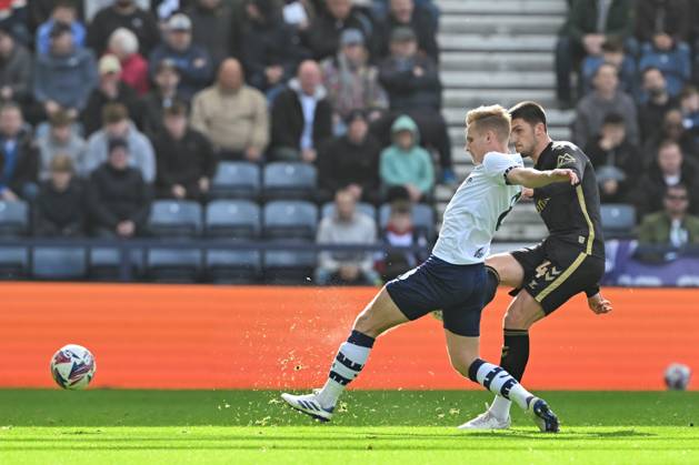 Sky Bet Championship Preston North End v Coventry City Ali McCann of Preston North End blocks Bobby Thomas of Coventry City pass during the Sky Bet Championship match Preston North End vs Coventry City at Deepdale, Preston, United Kingdom, 19th October 2024 (Photo by Cody Froggatt News Images) Preston Deepdale Lancashire United Kingdom Copyright: xCodyxFroggatt NewsxImagesx