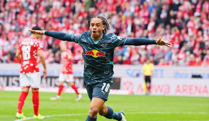 Mainz RB Leipzig Bundesliga Mainz, 19 10 2024, Mewa Arena, Soccer Bundesliga, Matchday 7 , 1 FSV Mainz 05 vs RB Leipzig , Goal for Leipzig to 0 1 In the picture goal scorer Xavi Simons 10, RB Leipzig , Goal celebration , Picture Point