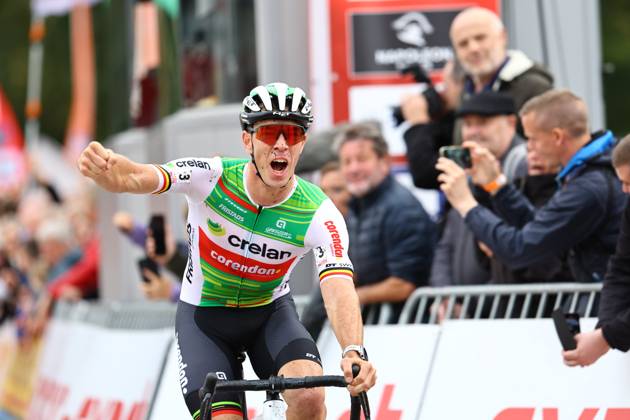 Belgian Laurens Sweeck and pictured at the finish line of the men s elite race of the Exact Cross Essen, stage 2 (out of 6) in the Exact Cross cyclocross competition, Saturday 19 October 2024, in Essen. DAVIDxPINTENS  x102972306x