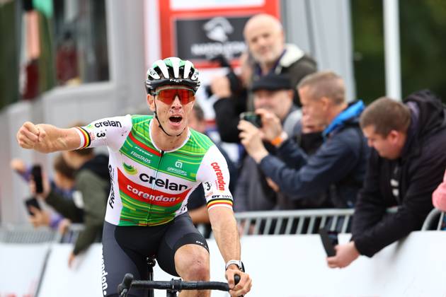 Belgian Laurens Sweeck and pictured at the finish line of the men s elite race of the Exact Cross Essen, stage 2 (out of 6) in the Exact Cross cyclocross competition, Saturday 19 October 2024, in Essen. DAVIDxPINTENS  x102972310x