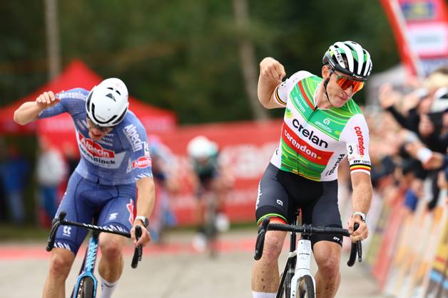 Belgian Laurens Sweeck and pictured at the finish line of the men s elite race of the Exact Cross Essen, stage 2 (out of 6) in the Exact Cross cyclocross competition, Saturday 19 October 2024, in Essen. DAVIDxPINTENS  x102972335x