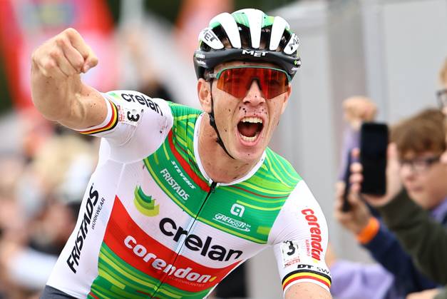 Belgian Laurens Sweeck and pictured at the finish line of the men s elite race of the Exact Cross Essen, stage 2 (out of 6) in the Exact Cross cyclocross competition, Saturday 19 October 2024, in Essen. DAVIDxPINTENS  x102972336x