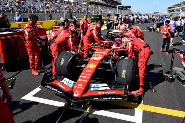 19 10 2024, xrarjax, Motorsport FIA Formula 1, Grand Prix of the USA 2024 emspor, v l Sprint Race Carlos Sainz Ferrari starting number 55 FIA REGULATIONS PROHIBIT ANY USE OF PHOTOGRAPHS as IMAGE SEQUENCES and or QUASI VIDEO Austin