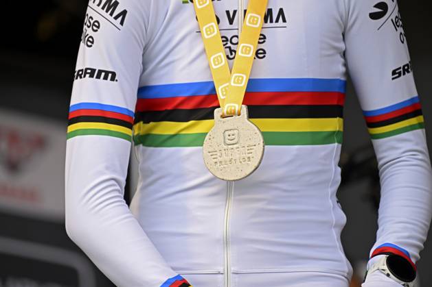 2024 Superprestige Cyclocross Ruddervoorde RUDDERVOORDE, BELGIUM - OCTOBER 20 : Van Empel Fem (NED) of Visma Lease A Bike pictured during the podium ceremony of the 1st leg of the women elite 2024 - 2025 Telenet Superprestige cyclocross race of Ruddervoorde on October 20, 2024 in Ruddervoorde, Belgium, 20 10 2024 Ruddervoorde Belgium  Copyright: xNicoxVereeckenx