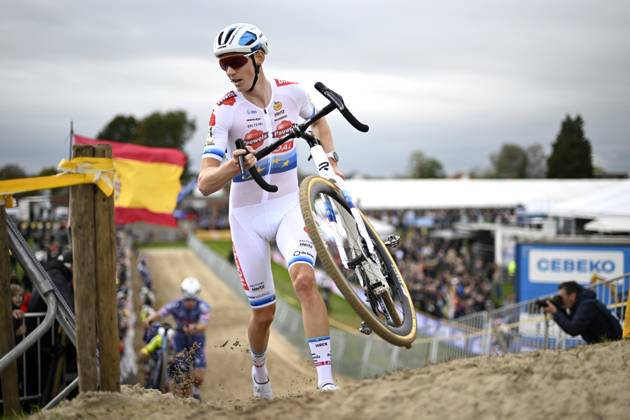 2024 Superprestige Cyclocross Ruddervoorde RUDDERVOORDE, BELGIUM - OCTOBER 20 : Vanthourenhout Michael (BEL) of Pauwels Sauzen - Bingoal in action during the 1st leg of the men elite 2024 - 2025 Telenet Superprestige cyclocross race of Ruddervoorde on October 20, 2024 in Ruddervoorde, Belgium, 20 10 2024 Ruddervoorde Belgium  Copyright: xNicoxVereeckenx