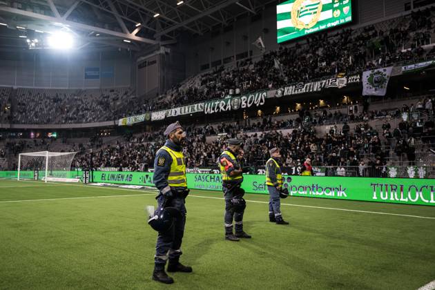 241020 Security guards during the Allsvenskan football match between Hammarby and Djurgarden on October 20, 2024 in Stockholm  Copyright: JESPERxZERMAN BB241020JZ093