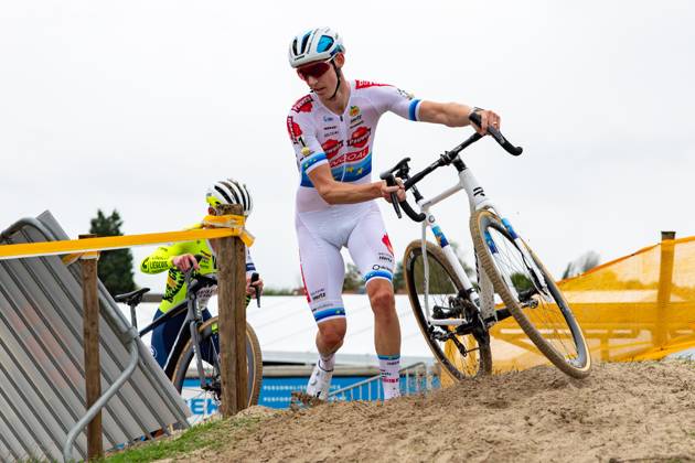 Belgian Michael Vanthourenhout pictured in action during the men elite race of the Cyclocross Ruddervoorde, Sunday 20 October 2024 in Oostkamp, the first stage of the Superprestige cyclocross cycling competition. KURTxDESPLENTER  x103107674x