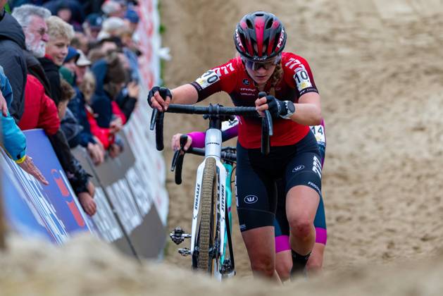 Dutch Aniek Van Alphen pictured in action during the women elite race of the Cyclocross Ruddervoorde, Sunday 20 October 2024 in Oostkamp, the first stage of the Superprestige cyclocross cycling competition. KURTxDESPLENTER  x103109462x