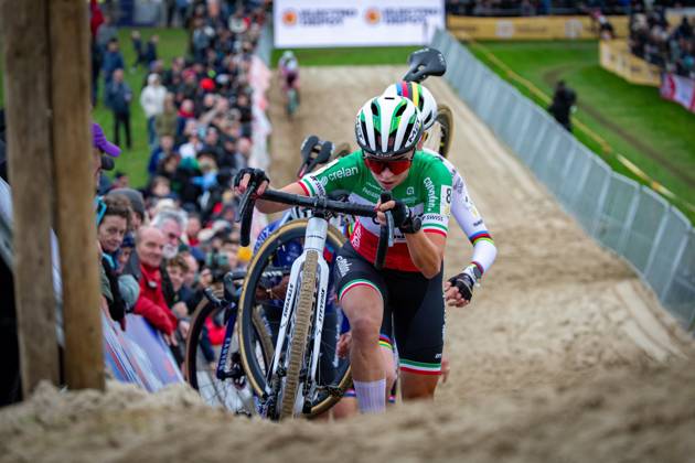 Italian Sara Casasola pictured in action during the women elite race of the Cyclocross Ruddervoorde, Sunday 20 October 2024 in Oostkamp, the first stage of the Superprestige cyclocross cycling competition. KURTxDESPLENTER  x103109525x