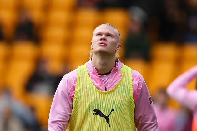 Wolverhampton Wanderers FC v Manchester City FC - Premier League Erling Haaland of Manchester City warms up during the Premier League match between Wolverhampton Wanderers and Manchester City at Molineux in Wolverhampton, England, on October 20, 2024. Wolverhampton West Midlands United Kingdom Copyright: xMIxNewsx originalFilename:fletcher-wolverha240820_npNBs