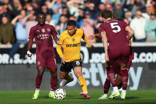 Wolverhampton Wanderers FC v Manchester City FC - Premier League Jo?o Gomes of Wolves plays during the Premier League match between Wolverhampton Wanderers and Manchester City at Molineux in Wolverhampton, England, on October 20, 2024. Wolverhampton West Midlands United Kingdom Copyright: xMIxNewsx originalFilename:fletcher-wolverha240820_nphsj
