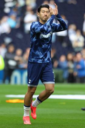 Tottenham Hotspur FC v West Ham United FC Heung-Min Son of Tottenham Hotspur warm up ahead of Tottenham Hotspur FC v West Ham United FC English Premier League match at the Tottenham Hotspur Stadium, London, England, United Kingdom on 19 October 2024 Editorial use only. All images are copyright Every Second Media Limited. No images may be reproduced without prior permission. All rights reserved. Premier League and Football League images are subject to licensing agreements with Football DataCo Limited. see https: www.football-dataco.com Copyright: xIMAGO EveryxSecondxMediax ESM-1174-0082
