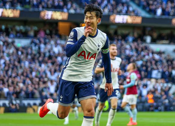 Tottenham Hotspur FC v West Ham United FC Heung-Min Son of Tottenham Hotspur scores a GOAL 4-1 and celebrates during the Tottenham Hotspur FC v West Ham United FC English Premier League match at the Tottenham Hotspur Stadium, London, England, United Kingdom on 19 October 2024 Editorial use only. All images are copyright Every Second Media Limited. No images may be reproduced without prior permission. All rights reserved. Premier League and Football League images are subject to licensing agreements with Football DataCo Limited. see https: www.football-dataco.com Copyright: xIMAGO EveryxSecondxMediax ESM-1174-0091