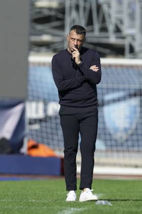 Serie A football match Empoli vs SSC Napoli Empoli™s Italian coach Roberto D Aversa looks during the Serie A football match Empoli vs SSC Napoli at Carlo Castellani stadium on October 20, 2024, in Empoli. ABPH2990 Copyright: xAntonioxBalascox