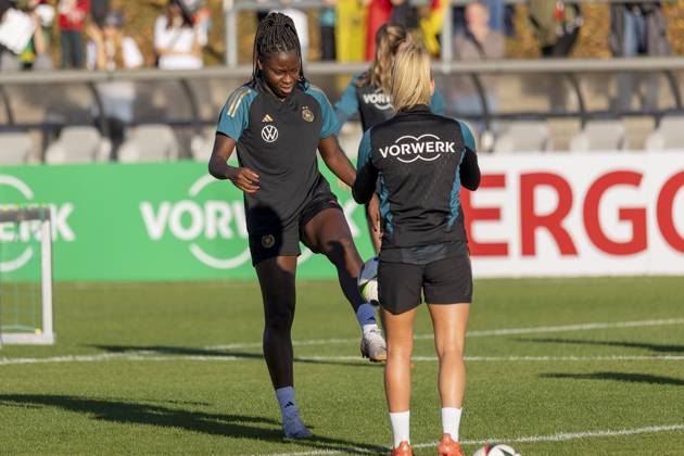 Public training DFB womens national team, 21 10 2024 Nicole Anyomi German womens national football team Linda Dallmann German womens national football team , Training DFB womens national team, Frankfurt, Stadion am Brentanobad, 21 10 2024 Copyright: xBEAUTIFULxSPORTS Gawlikx