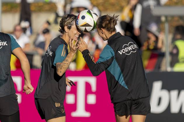 Public training DFB womens national team, 21 10 2024 Sara Doorsoun German womens national football team Felicitas Rauch German womens national football team , Training DFB womens national team, Frankfurt, Stadion am Brentanobad, 21 10 2024 Copyright: xBEAUTIFULxSPORTS Gawlikx