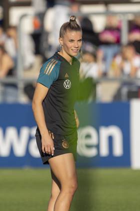 Public training DFB womens national team, 21 10 2024 Selina Cerci German womens national soccer team, clipping, portrait portrait, training DFB womens national team, Frankfurt, Stadion am Brentanobad, 21 10 2024 Copyright: xBEAUTIFULxSPORTS Gawlikx