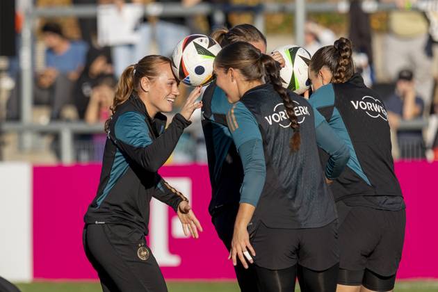 Public training DFB womens national team, 21 10 2024 Lisann Gräwe German womens national football team Maria Luisa Grohs German womens national football team , Training DFB womens national team, Frankfurt, Stadion am Brentanobad, 21 10 2024 Copyright: xBEAUTIFULxSPORTS Gawlikx