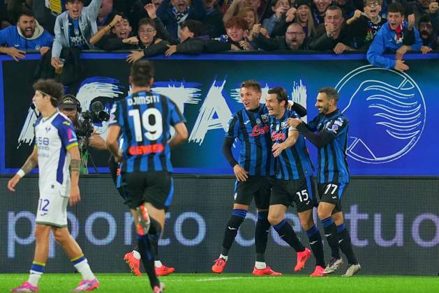 Atalanta s Marten de Roon celebrates after scoring 1-0 during the Serie A soccer match between Atalanta and Hellas Verona at the Gewiss Stadium in Bergamo , north Italy - Saturday , October 26 , 2024. - Soccer . Copyright: xSpada LaPressex