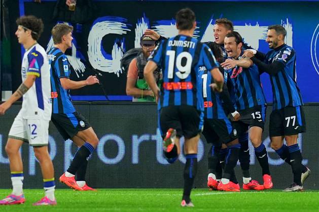Atalanta s Marten de Roon celebrates after scoring 1-0 during the Serie A soccer match between Atalanta and Hellas Verona at the Gewiss Stadium in Bergamo , north Italy - Saturday , October 26 , 2024. - Soccer . Copyright: xSpada LaPressex