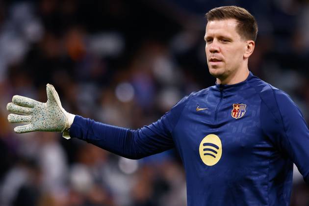 October 26, 2024, Madrid, Madrid, SPAIN: Wojciech Szczesny of FC Barcelona, Barca gestures during the Spanish League, LaLiga EA Sports, football match played between Real Madrid and FC Barcelona at Santiago Bernabeu stadium on October 26, 2024, in Madrid, Spain. Madrid SPAIN - ZUMAa181 20241026_zaa_a181_160 Copyright: xDennisxAgyemanx