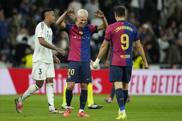 ESP: Real Madrid v FC Barcelona, Barca La Liga EA Sports. Date 11 Dani Olmo and Robert Lewandowski of FC Barcelona celebrating goal during the La Liga EA Sports match between Real Madrid and FC Barcelona played at Santiago Bernabeu Stadium on October 26, 2024 in Madrid, Spain. kpng Copyright: xCesarxCebollax xPRESSINPHOTOx PS_241026_RMA_BAR_090