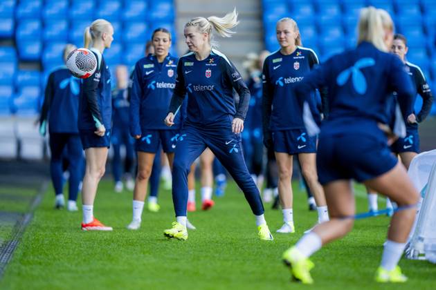 Football, training with the Norwegian womens national team Oslo 20241028 Ada Stolsmo Hegerberg during a training session with the womens national football team at Ullevaal Stadium Photo Fredrik Varfjell NTB Oslo Norway EDITORIAL USE ONLY RESTRICTED USE FOR BETTING COMPANIES Copyright: xFredrikxVarfjellx xNTBx
