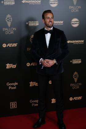 68th Ballon D Or Photocall At Theatre Du Chatelet In Paris PARIS, FRANCE - OCTOBER 28: Harry Kane of Bayern Munich and England nominee for the men s Ballon D or attends the 68th Ballon D Or Photocall at Theatre Du Chatelet on October 28, 2024 in Paris, France. Paris France  Copyright: xJosexBretonx originalFilename:bretonhernandez-68thball241028_npEoE