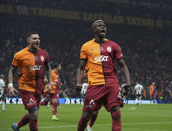 Victor Osimhen (R) of Galatasaray celebrates after scoring the second goal of his team with Mauro Icardi (L) during the Turkish Super League derby match between Galatasaray and Besiktas at Rams Park Stadium in Istanbul , Turkey on October 28 , 2024. ( Photo by Seskimphoto ) Istanbul Turkey Istanbul Turkey Copyright: xSeskimphotox GSaray-Besiktas-281024 (166)