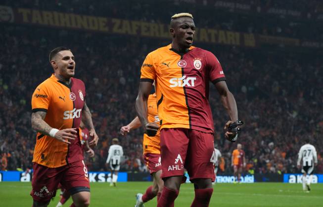 Victor Osimhen (R) of Galatasaray celebrates after scoring the second goal of his team with Mauro Icardi (L) during the Turkish Super League derby match between Galatasaray and Besiktas at Rams Park Stadium in Istanbul , Turkey on October 28 , 2024. ( Photo by Seskimphoto ) Istanbul Turkey Istanbul Turkey Copyright: xSeskimphotox GSaray-Besiktas-281024 (167)