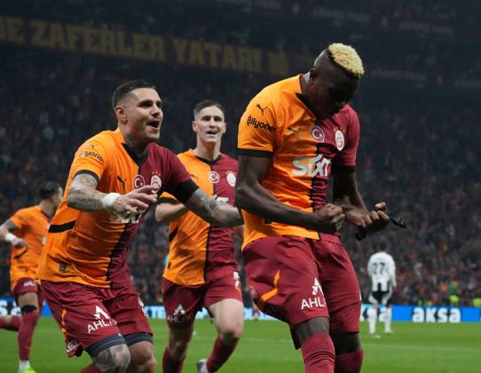 Victor Osimhen (R) of Galatasaray celebrates after scoring the second goal of his team with Mauro Icardi (L) during the Turkish Super League derby match between Galatasaray and Besiktas at Rams Park Stadium in Istanbul , Turkey on October 28 , 2024. ( Photo by Seskimphoto ) Istanbul Turkey Istanbul Turkey Copyright: xSeskimphotox GSaray-Besiktas-281024 (169)